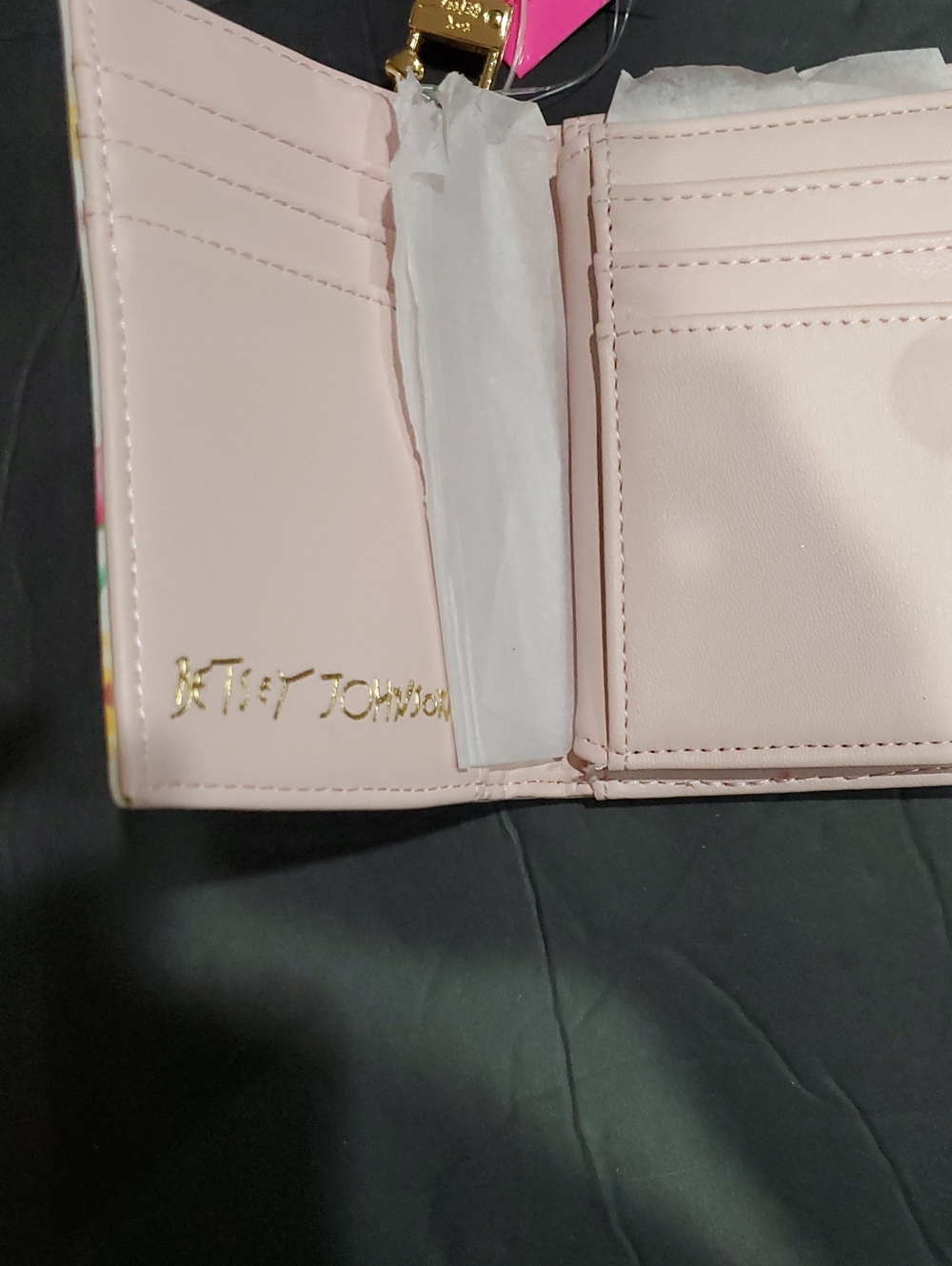 Betsey Johnson xoleah white floral bj103500 trifold wallet brand new - Picture 6 of 13